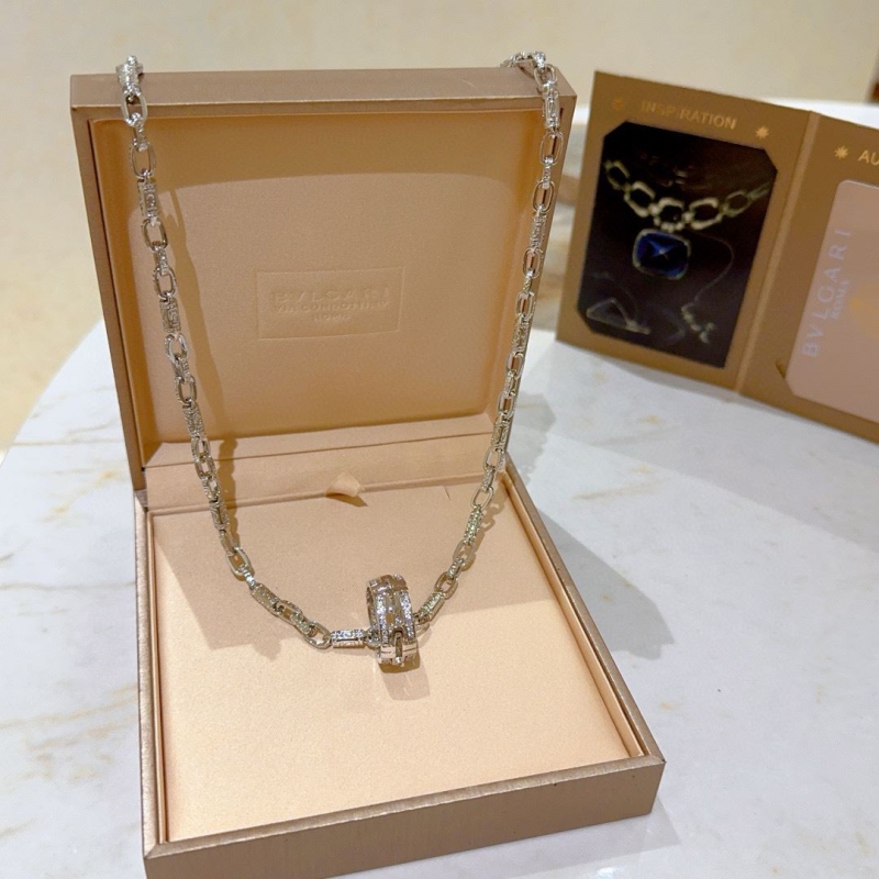 Bv1g*ai necklaces